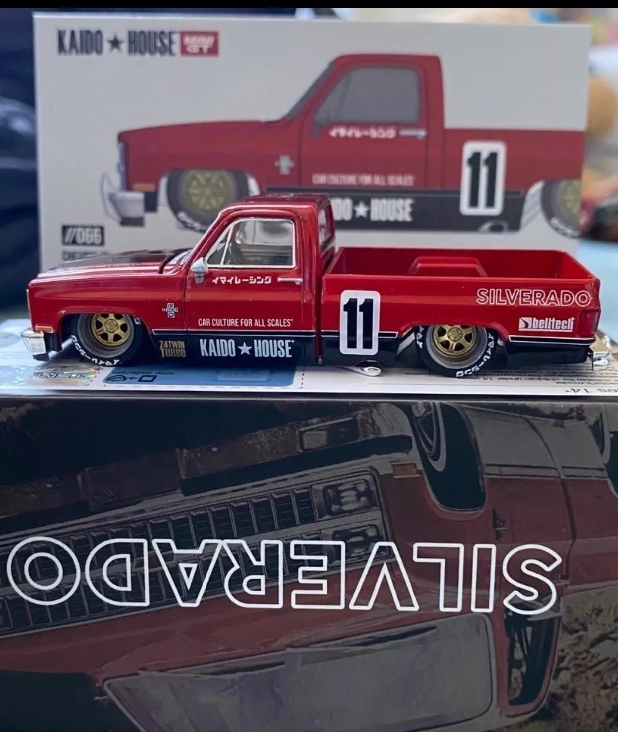 

Kaido House x Mini GT Silverado 1983 KAIDO V1- Red KHMG066 1/64