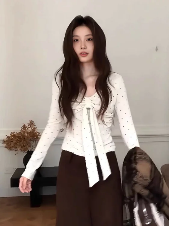 Czysta Pożądanie Pikantna Dziewczyna Bluzka z Węzłem U-Ne T-irt Damska Wczesna Jesień Nowy Krój Wyszczuplający Talia Stylizacja Top Koreański Sle Lo...