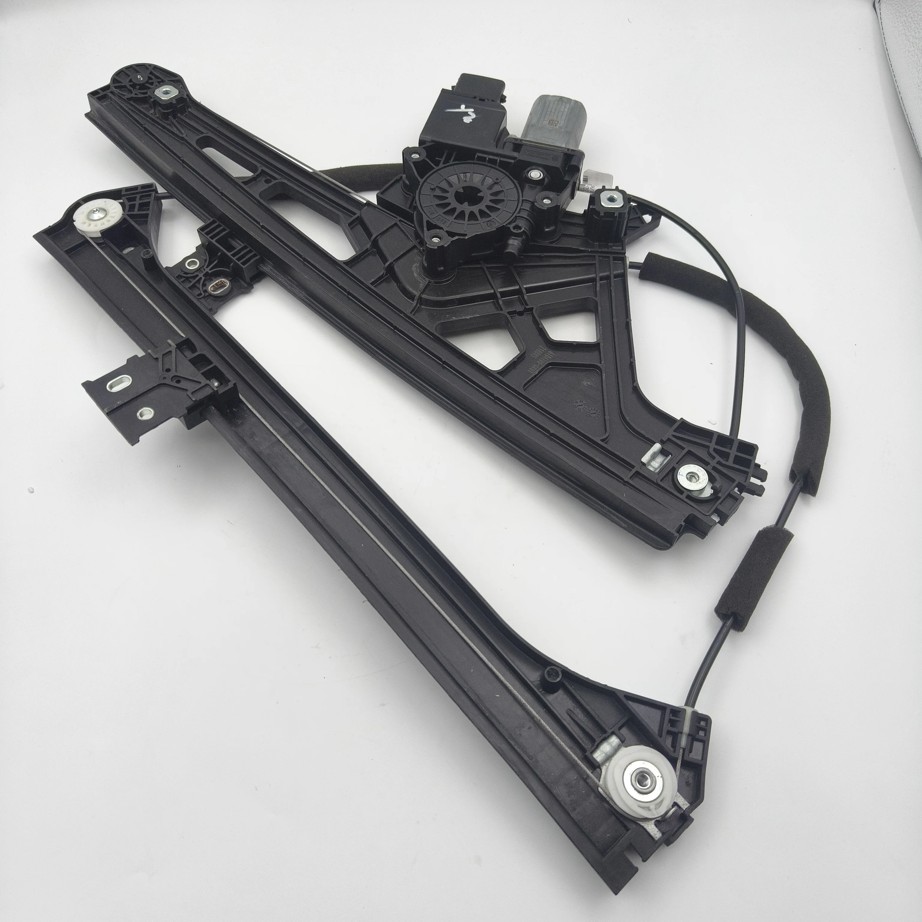Applicable to Changan UIN-K front and rear door glass lifter electric window roller assembly, high matching bottom with genuine