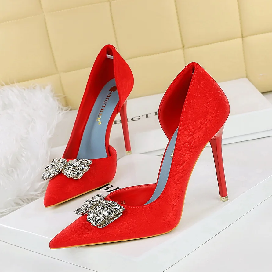 

Elegant Banquet High Heels Thin Heels Shallow Mouth Pointed Toe Metal Buckle Velvet Side Empty Super High Heels Single Shoes