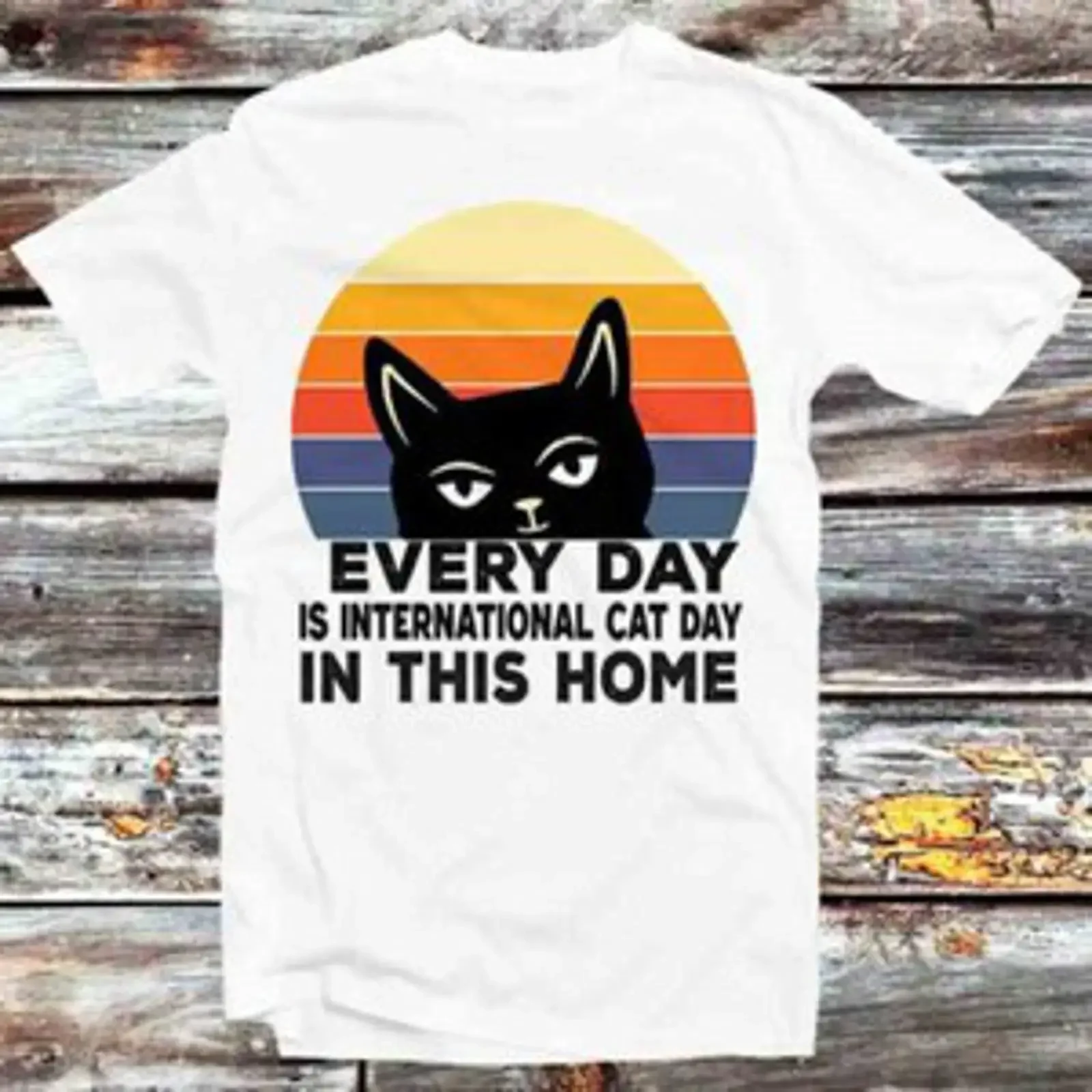 Every Day is International Cat In This Home Katze T Shirt B1289 vintage Washed designer clothes Versatile Comfortable graphic