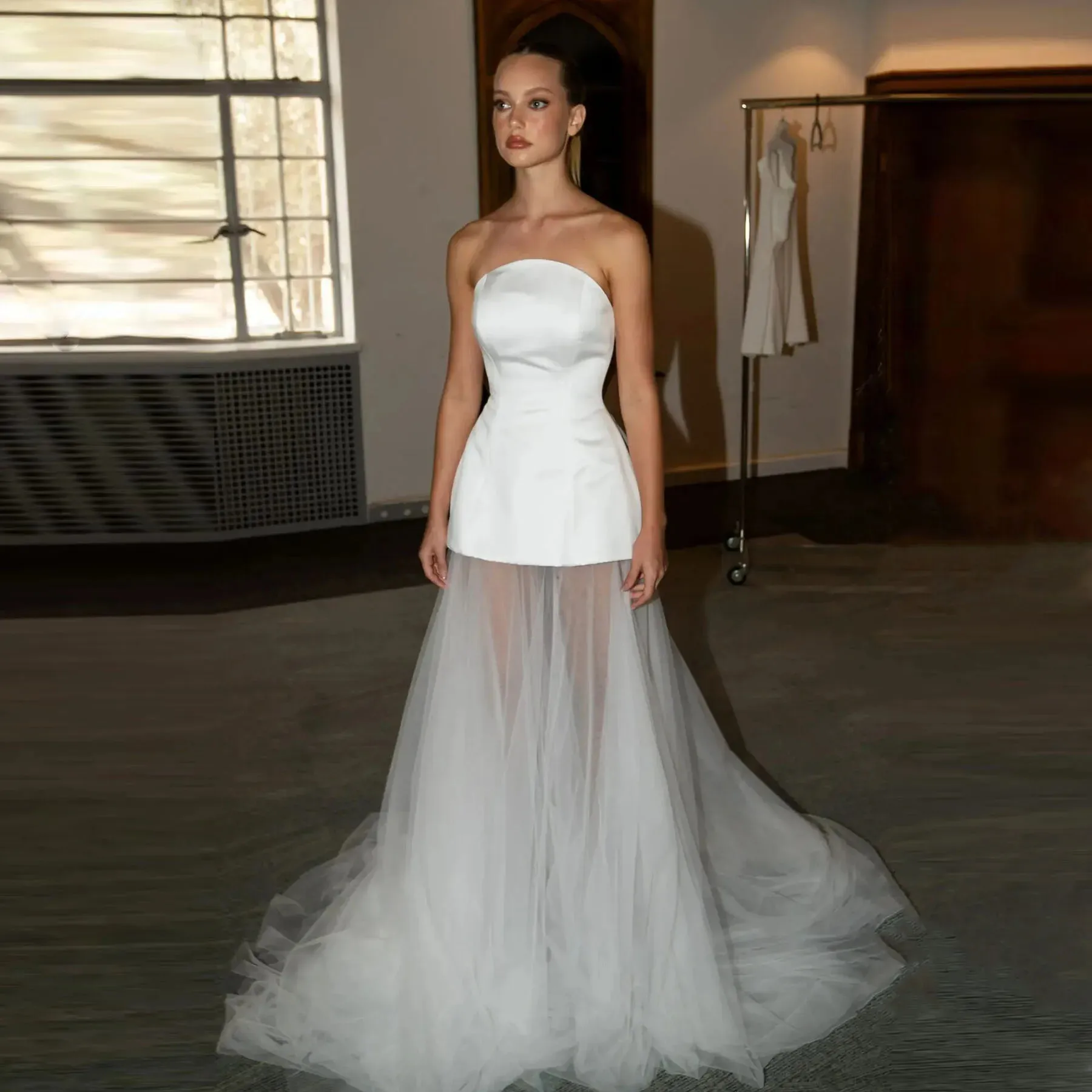 

Women Strapless Satin Tulle Prom Dresses Sleeveless Long Homecoming Dresses A Line Formal Evening Party Gowns