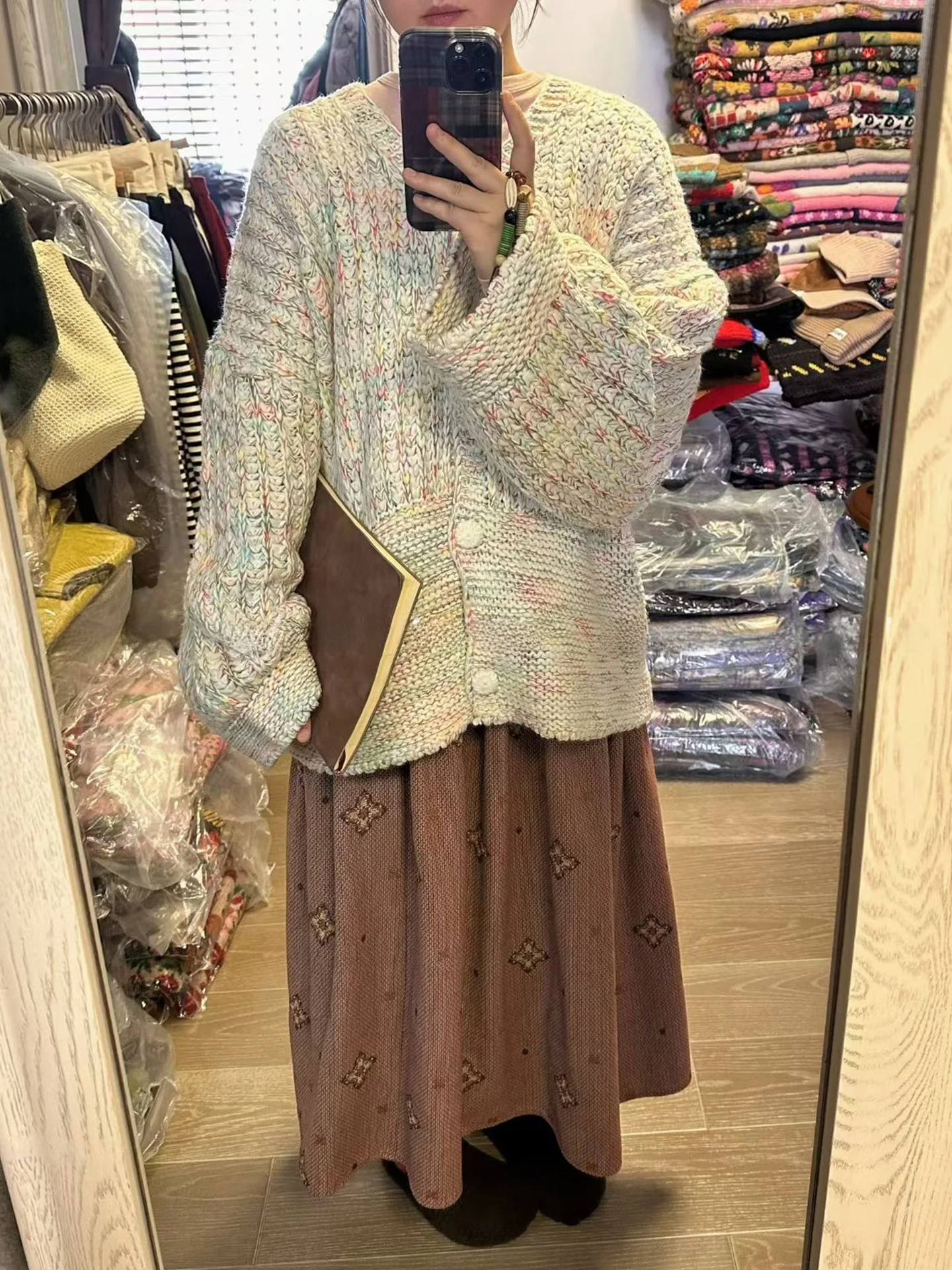 

Свободный женский вязаный свитер большого размера в японском винтажном стиле для осени и зимы, разноцветный, с вышивкой, верхняя одежда