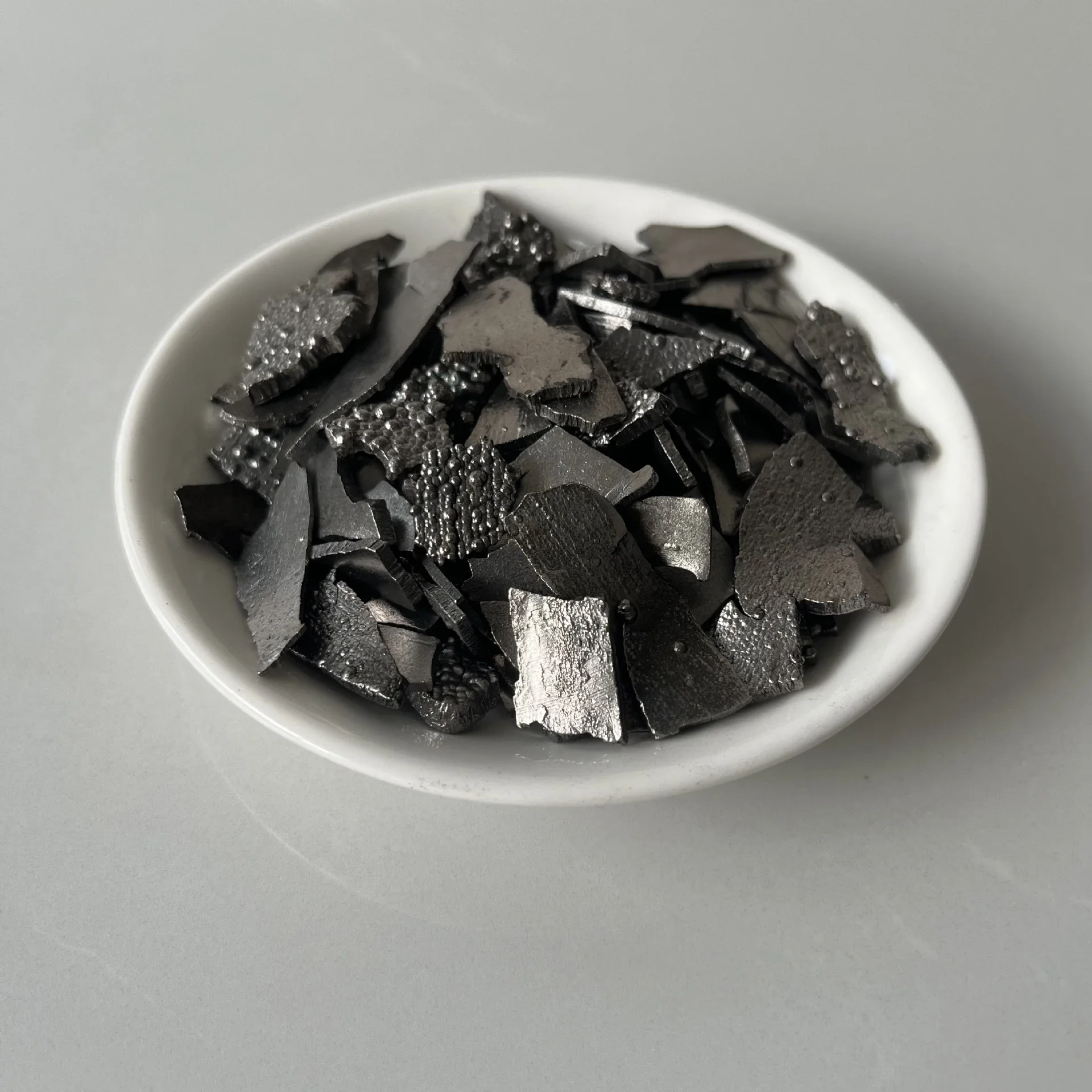 

Кобальтовые фрагменты 1-10 мм, чистота 99,95%, электролитические кобальтовые хлопья, сегменты кобальта (Co), материалы для испарения в PVD-нанесении покрытий