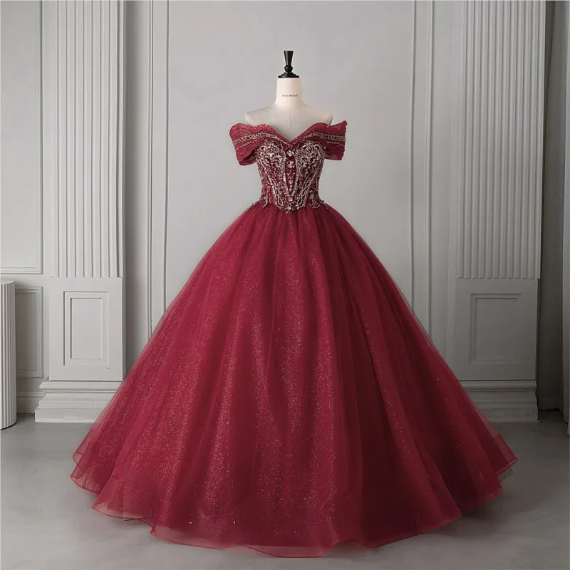 

A puffy adult dress for fashionable performance ball