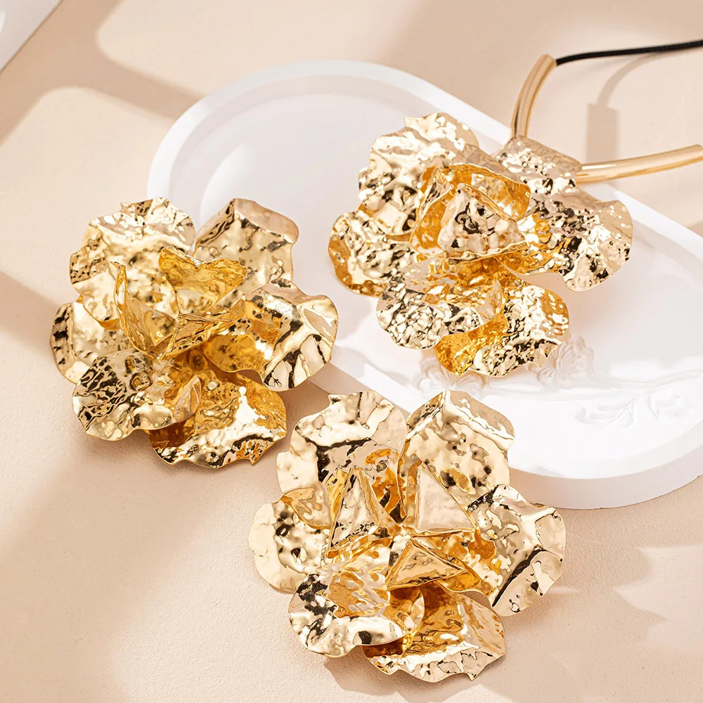 المعادن تكدرت زهرة قلادة قلادة وأقراط مجموعة للنساء مجوهرات الأزياء اكسسوارات رائجة البيع هدية حفلة 2024 نمط جديد