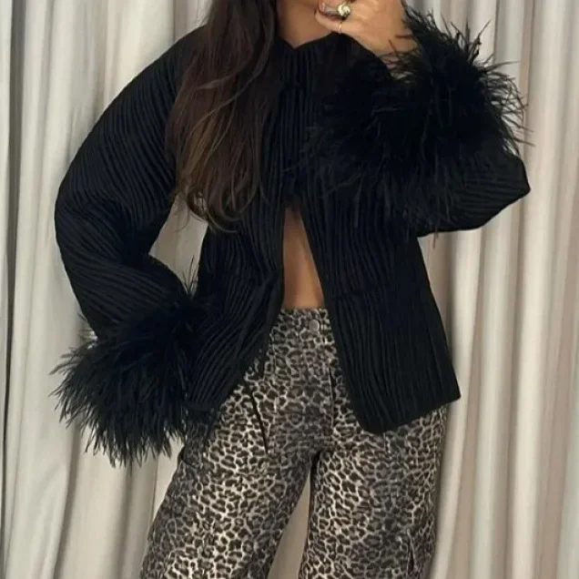 

Women's Cotton Jacket Sleeve Patchwork Fur Splicing Short Outerwear Crew Neck Regular Type from Mainland China