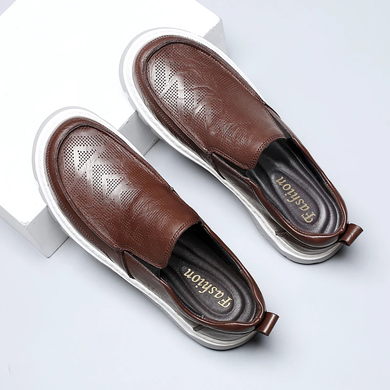 

Soft Bottom Cowhide Loafers Men's Lightweight Slip-On Leather Shoes Wear-Resistant Driving Casual Shoes New Male Walking Flats
