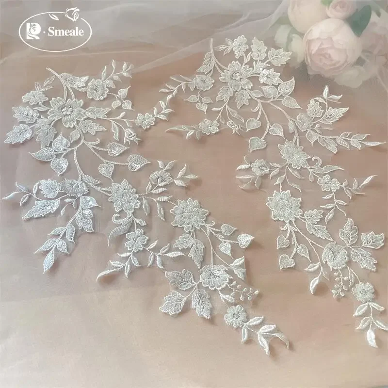 2 Stück = 1 Paar. Elfenbeinweiße Perlen Spitze Spiegel Blumen. Blumenblätter Stickerei Hochzeitskleid Kopfschmuck. DIY Nähzubehör Patch