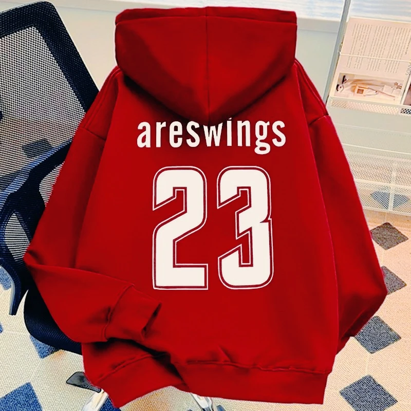 

Черно-красный свитшот с капюшоном в минималистском стиле с принтом для студентов. Свободный и универсальный повседневный топ с капюшоном для спорта.