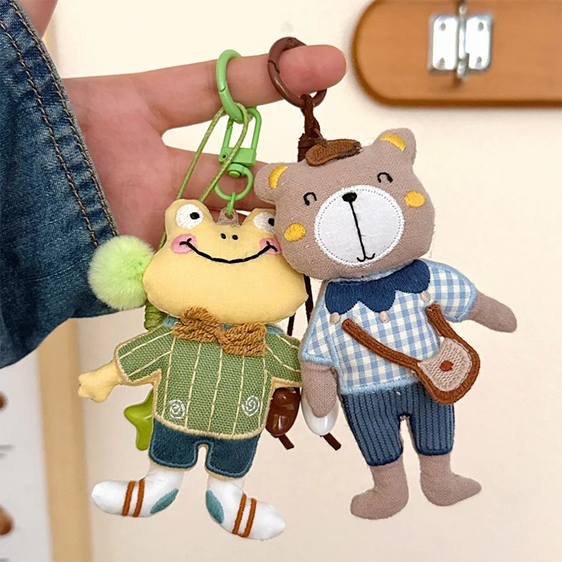Llavero y colgante de bolso de tela de muñeca de dibujos animados de pareja encantadora; Diseño lindo de oso y rana