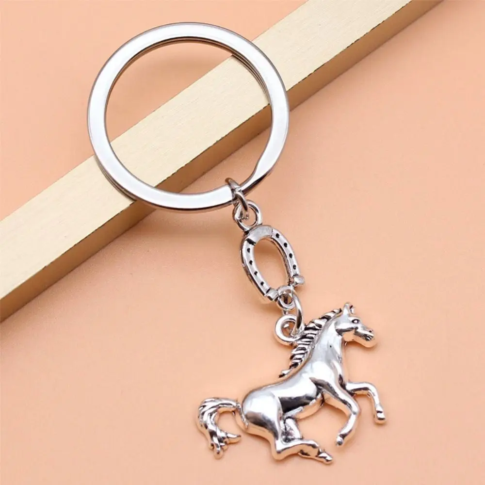 Metal Keychain Western Cowboy Keychain Creative Design Casual Style Horse Shoe Keychain Personal Accessories Vintage Style