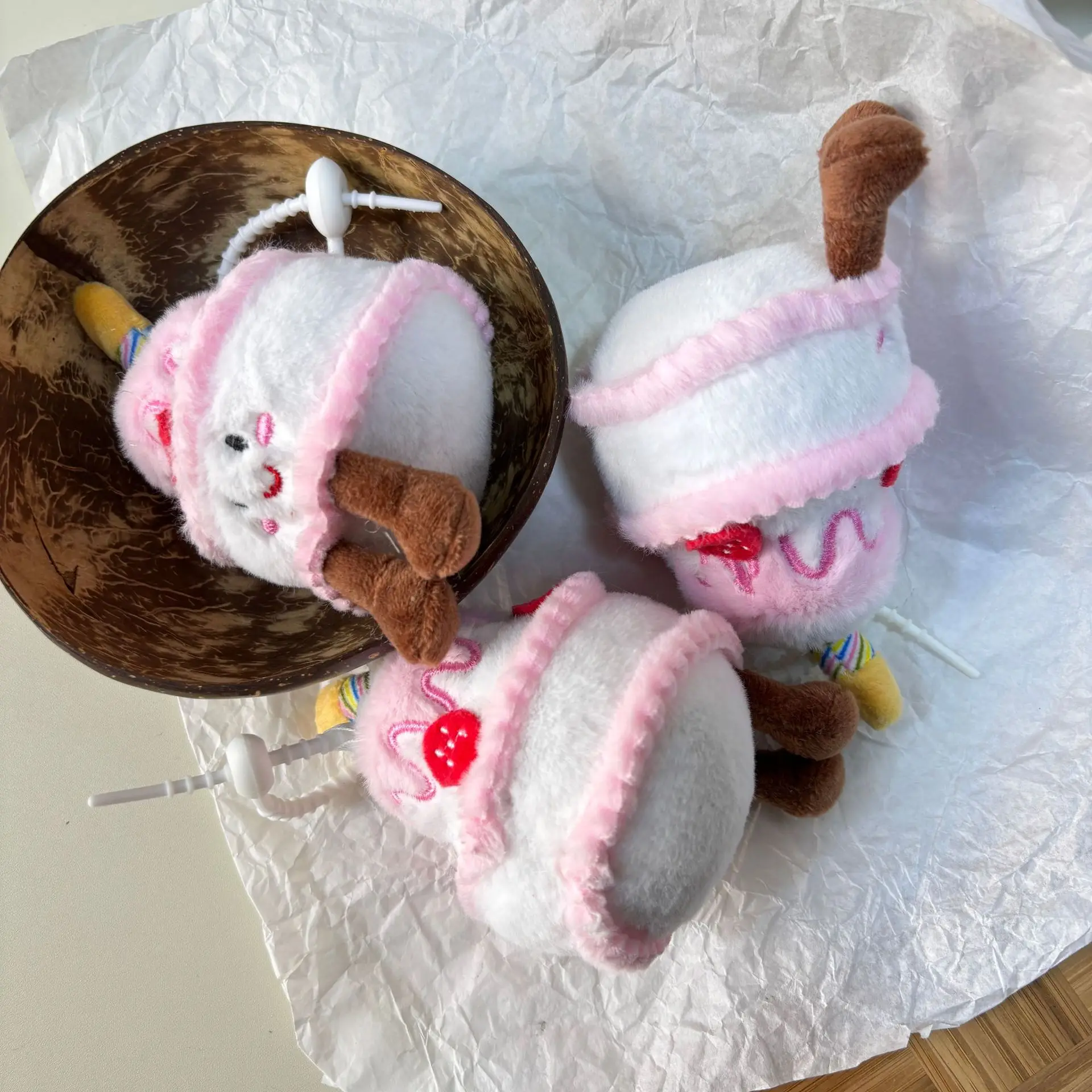 ตุ๊กตาขนมหวานน่ารักเหมือนจริง ตุ๊กตาเค้กสตรอว์เบอร์รี ตุ๊กตาพวงกุญแจ ของเล่นจำลองขนมหวาน ตุ๊กตาตกแต่งกระเป๋า ของขวัญ