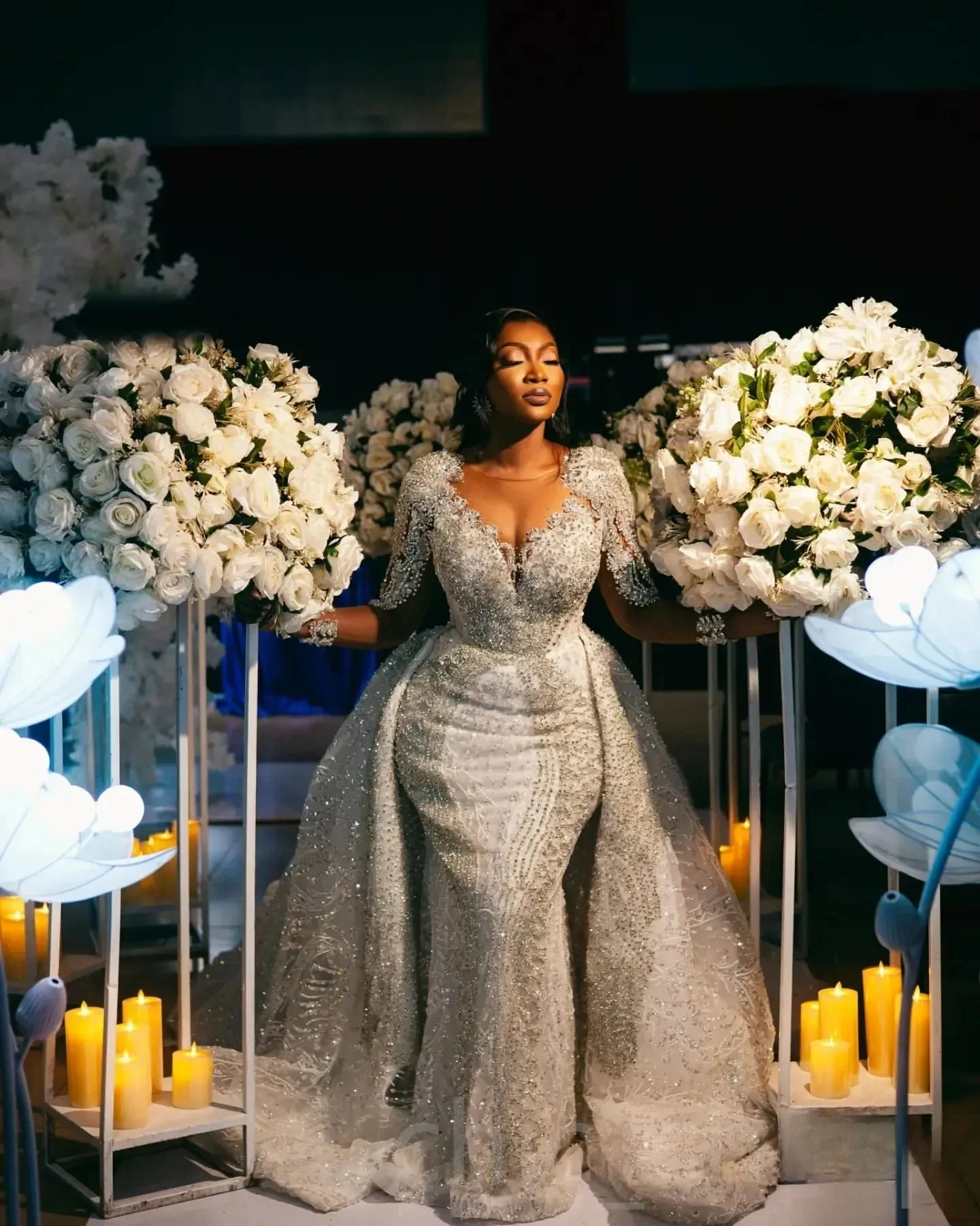 

Luxurious Mermaid Diamond Beaded African Women's Wedding Dress Sexy V-neck Transparent Cuff Detachable Bridal Dress Customized