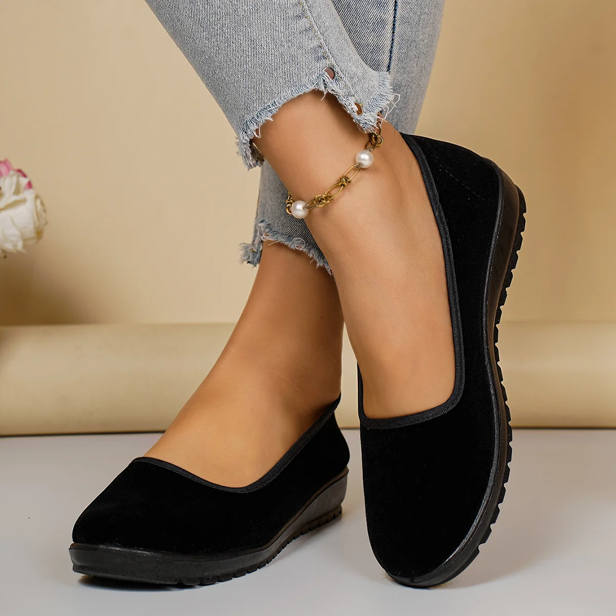 Ladies Spring Fashion Casual Slip‑on Shoes, Solid Color, Lightweight Soft Sole, Comfortable Durable for Daily Wear