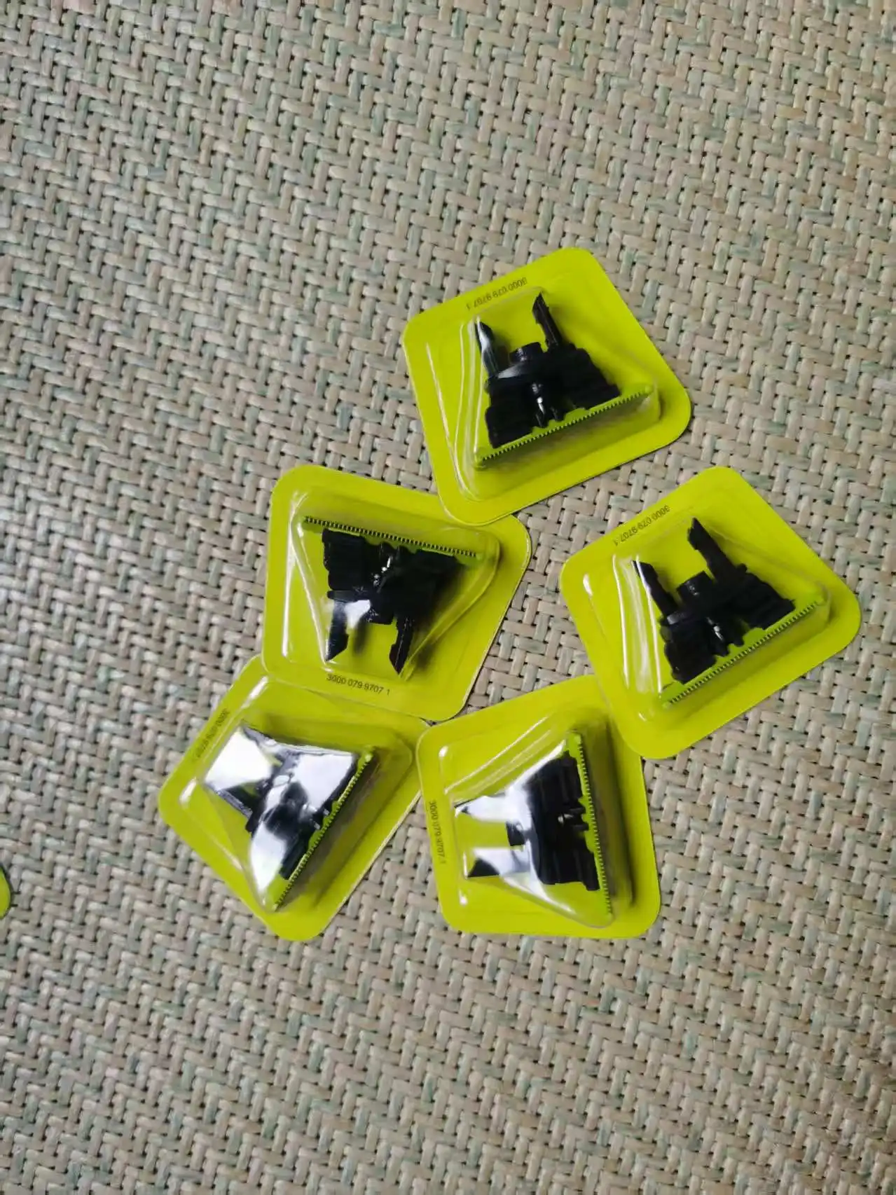 Рисунок 4 - Комплект для замены электробритвы