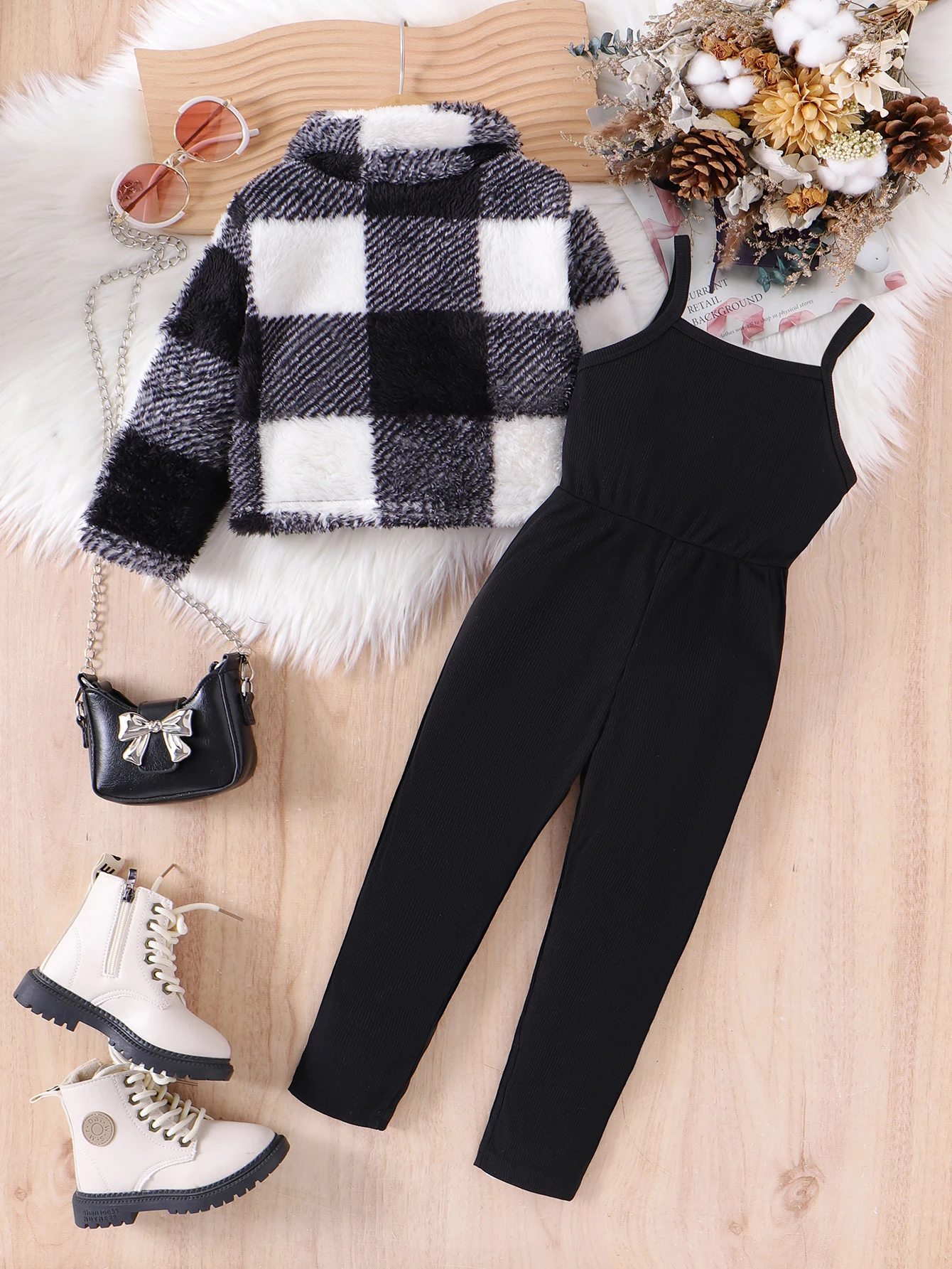 Autumn and winter 2- 7Y Girls and babies Comfortable Western-style fashionable black and white plaid coat + suspender jumpsuit