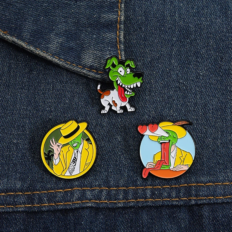 Alfileres esmaltados de películas de comedia de fantasía, broche de máscara verde, insignia de perro de personaje divertido, mochila, Pin de solapa, accesorios, regalo para amigos