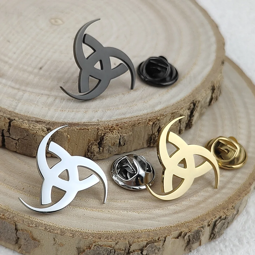 

New Celtic knot lapel pin, fashionable stainless steel badge, retro style brooch suit accessory, suitable for party wear