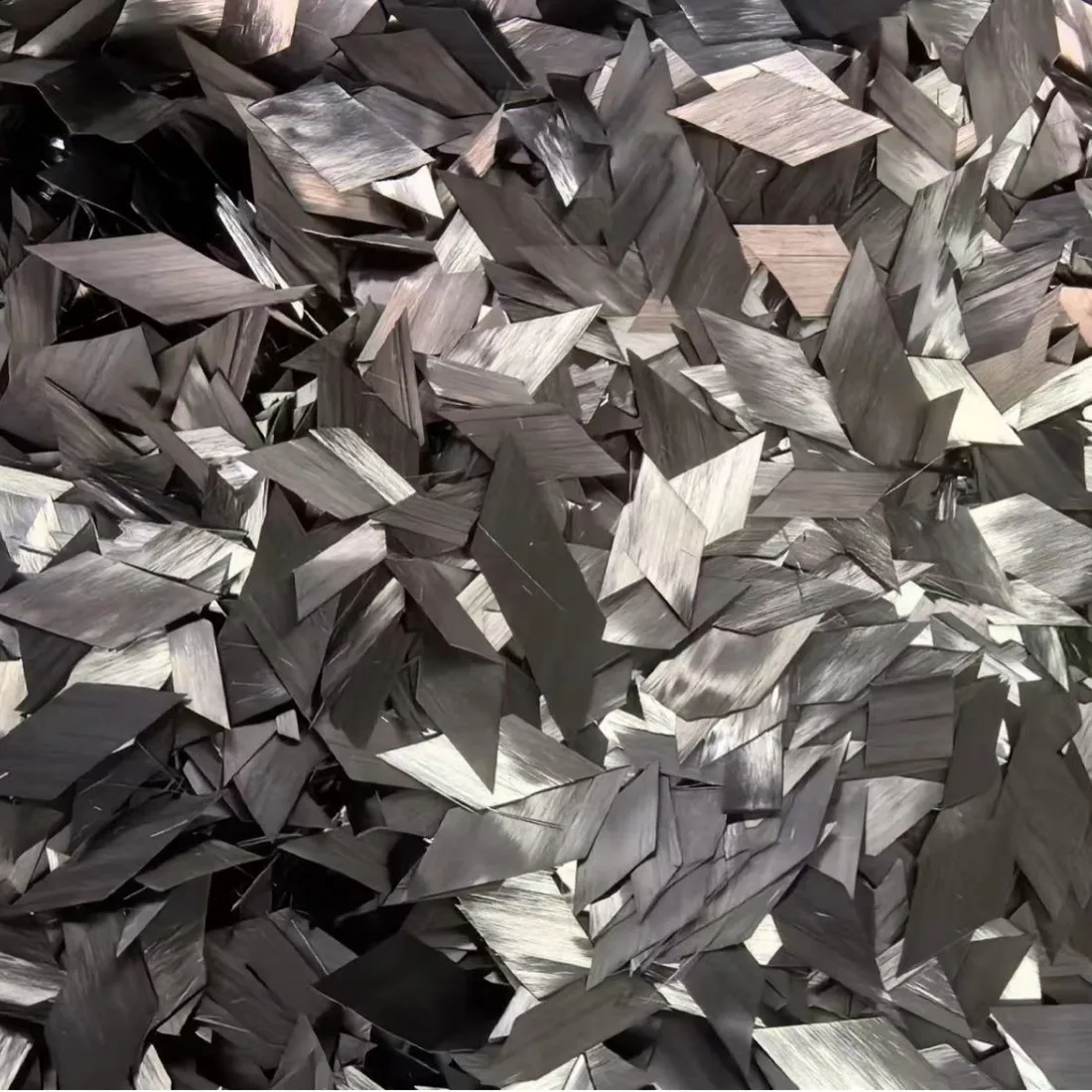 

Карбоновое волокно в виде хлопьев, кованое, алмазообразной формы, 500г/1000г, короткое волокно 15 мм, сырье для кованого карбона