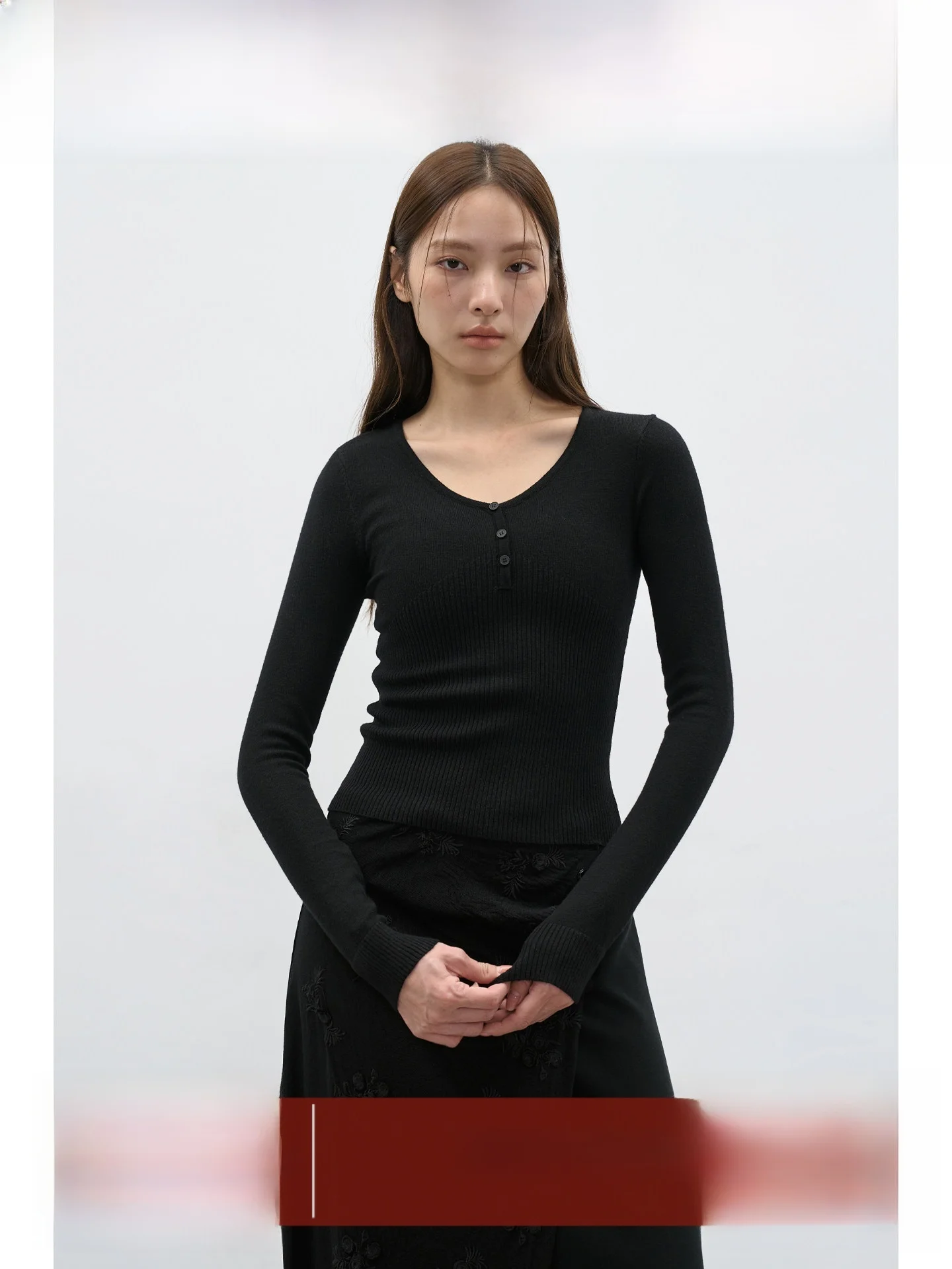 

EIGHTHMONTH Slim Fit Knitted Base irt Women's Sle Casual V-ne Long Sve Regular Length Faionable Top