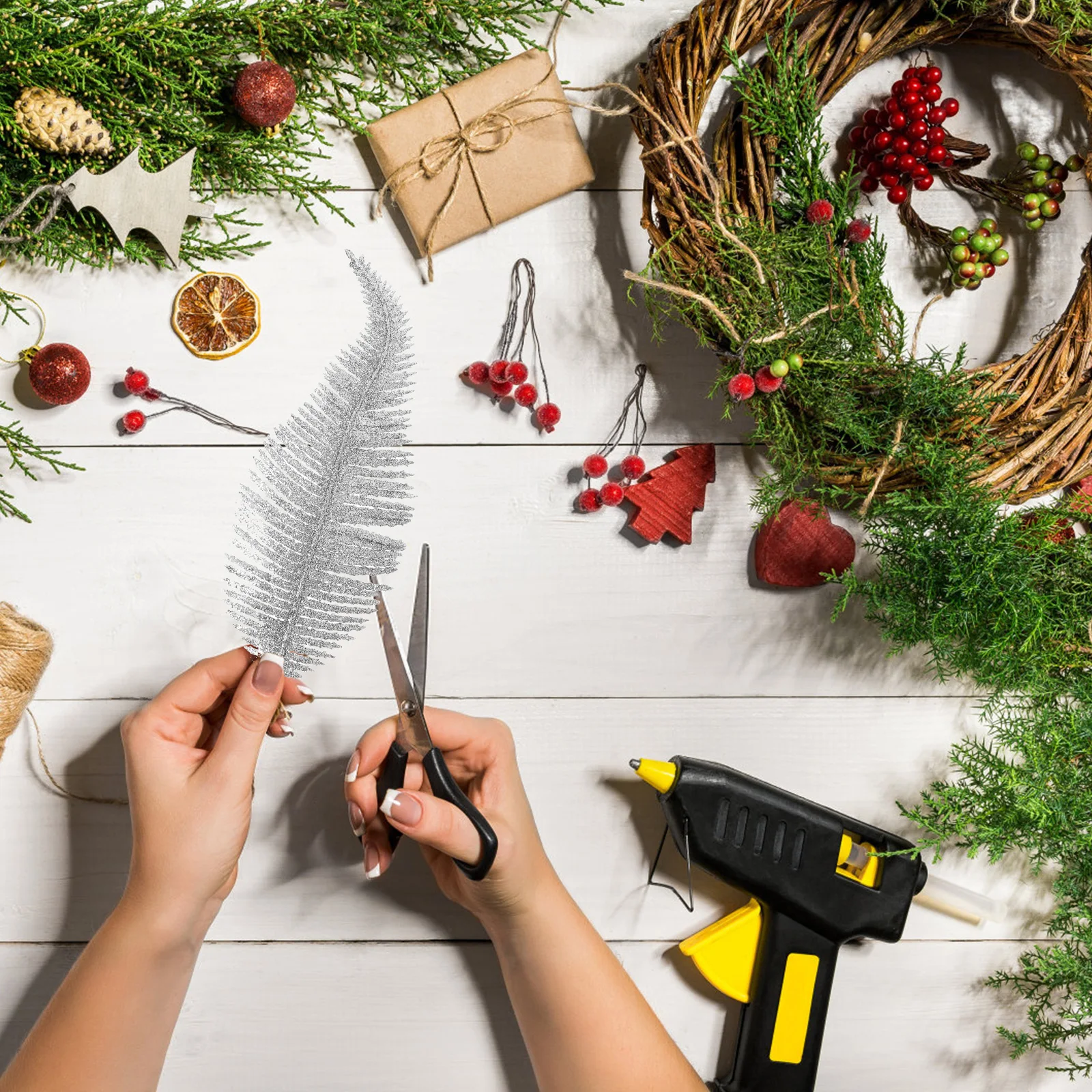 

6Pcs Imitated Tree Leaves with Glitter Shine Xmas Decorations for DIY Wreaths Garlands Christmas Party Home Decoration