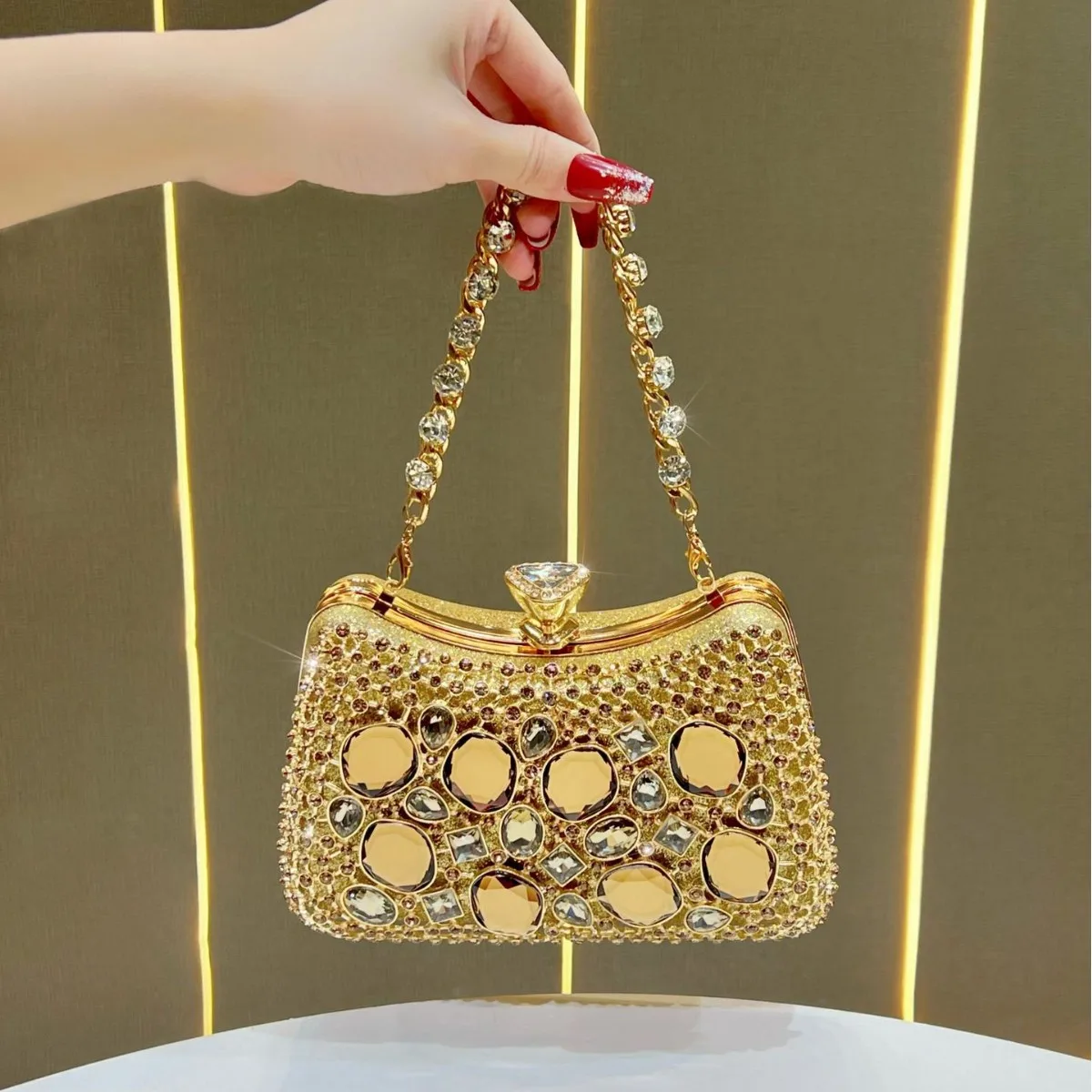 

Bloomsteps evening clutch bag, hollowed-out diamond-embellished handbag, chain shoulder party bag, chain crossbody women's bag