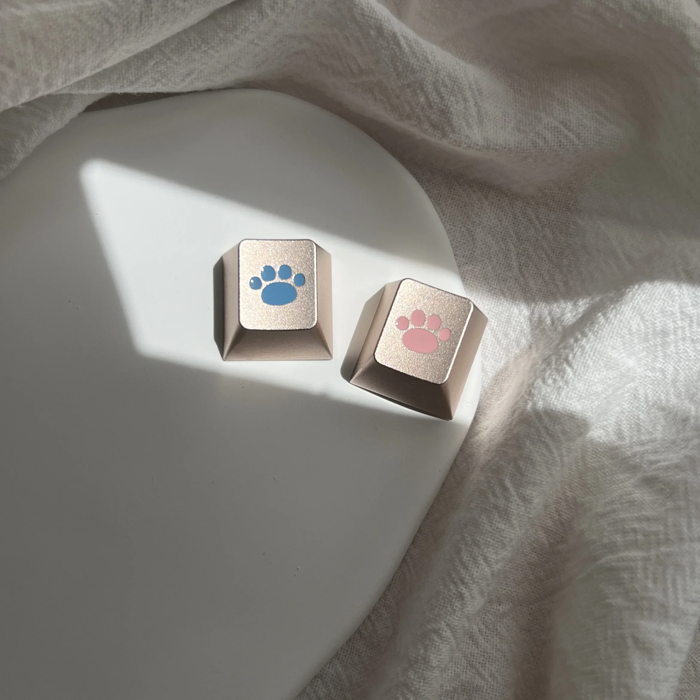 Cat claw metal keycap, simple personality CNC aluminum alloy keycap, original height R4