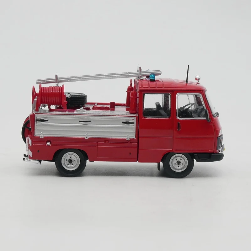 Diecast Ixo 1:43 escala Peugeot J9 Peugeot Van motor de bomberos francés coche en miniatura de aleación juguete coleccionable regalo recuerdo adorno de exhibición