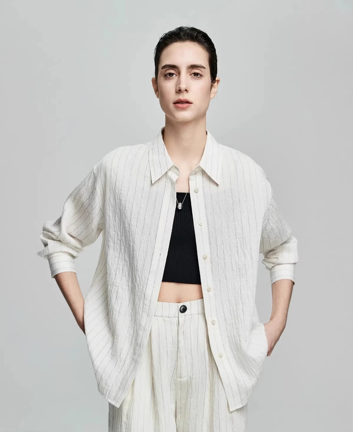 

A light long-sleeved shirt with linen female Spring 2025 Loose-knit striped loose off-the-shoulder shirt