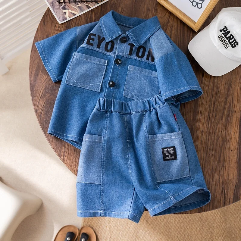 2025 2PCS Abbigliamento per bambini Ragazzi Estate Nuovo Denim Giacca a maniche corte + Pantaloncini di jeans Moda Baby Outfit Set Abbigliamento sportivo casual