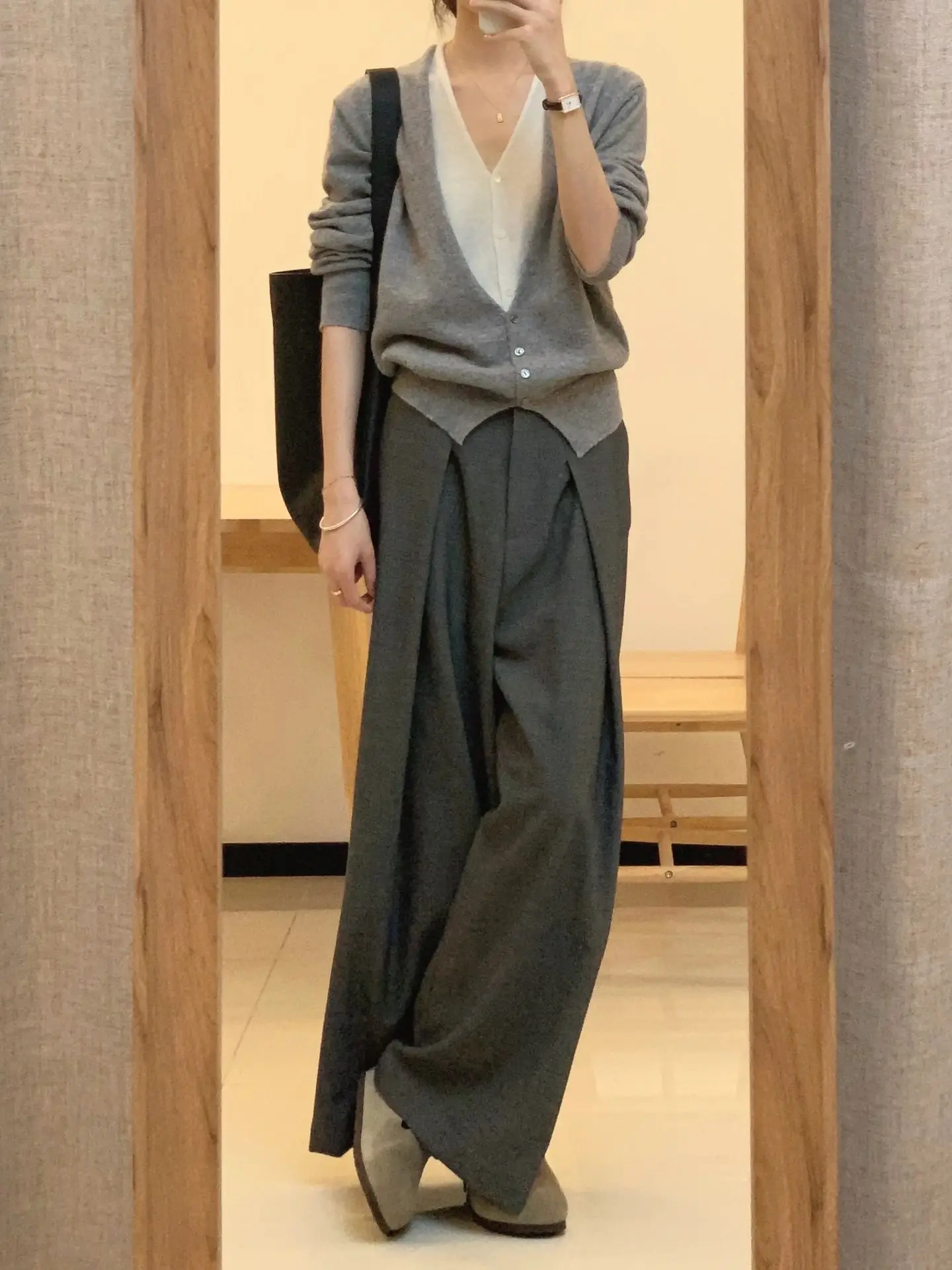 Autumn V-neck stitching cashmere knit cardigan female gray fake two-piece split temperament Korean high-grade fashion top tide