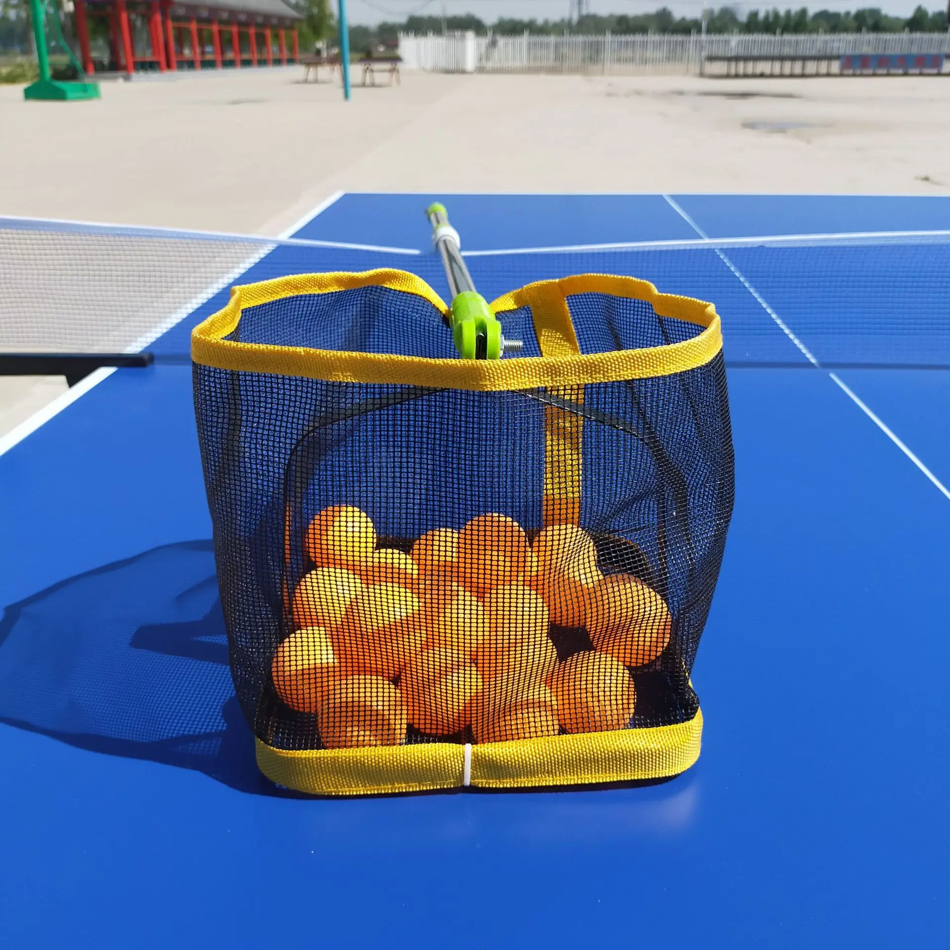 The Table Tennis Ball Picker with Retractable Design Features a Multi-angle Collection Net for Efficient Ball Retrievalpromote s