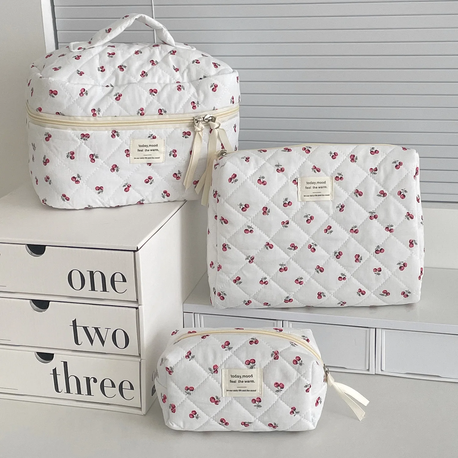 

Cute Cherry Tote Women Makeup Bag Portable Cute Ladies Cosmetic Toiletry Storage Pouch Handbag Cotton Quilted Zipper Bag