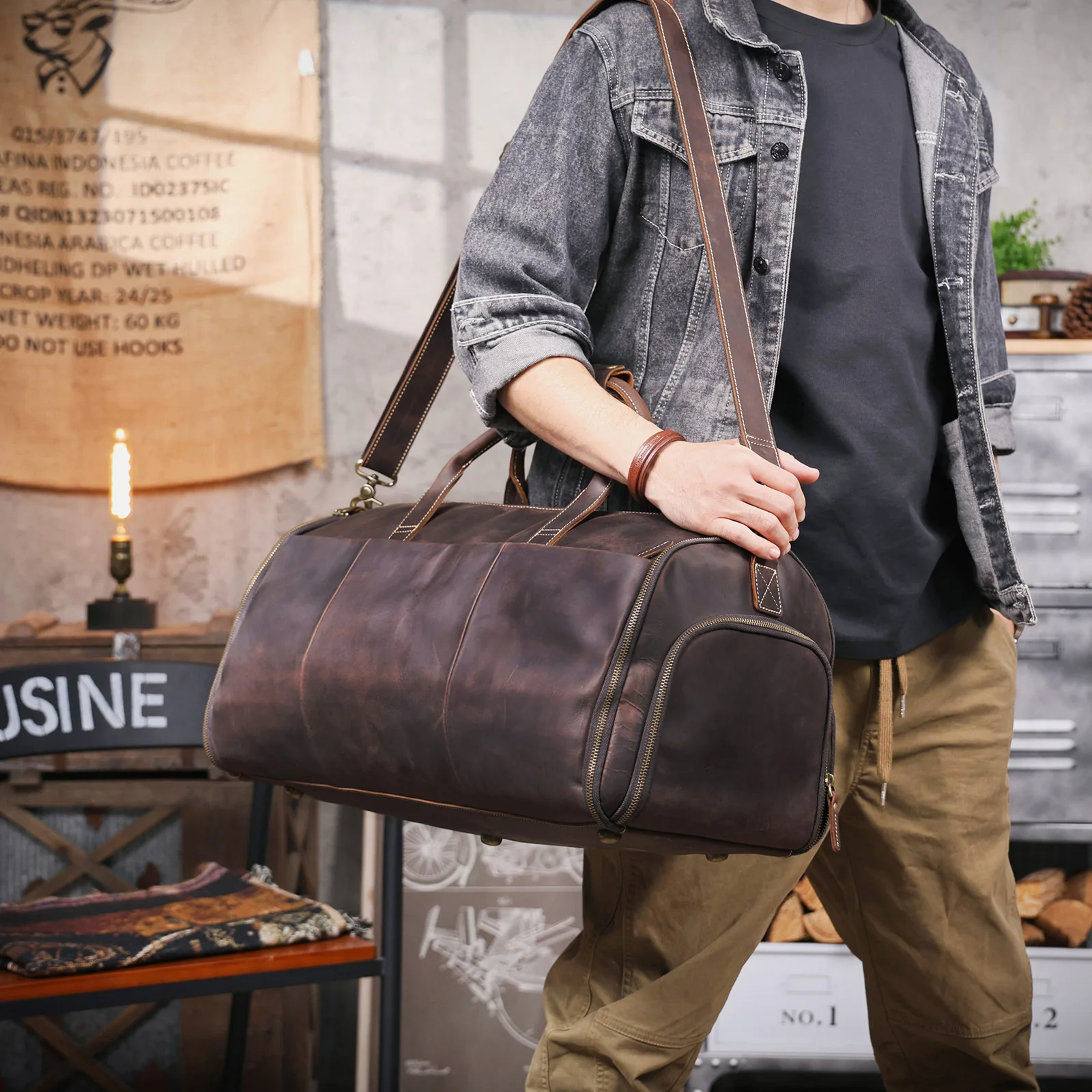 S.WORKER Echtleder-Reisetasche für Herren, große Kapazität, Vintage-Rindsleder-Reisetasche, Weekender-Sporttasche im Retro-Stil – Detail 4
