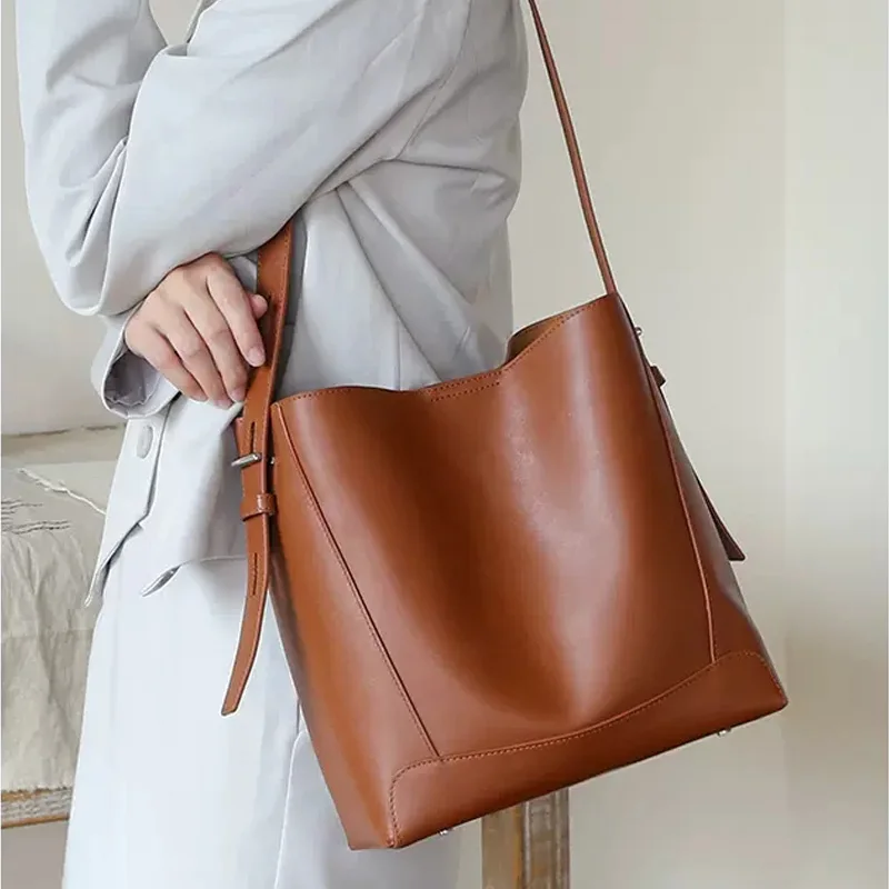 Female Large Capacity Genuine Leather Shoulder Bag Fashion Lady Commute Messenger Bag Solid Color Classic Women Bucket Tote Bags