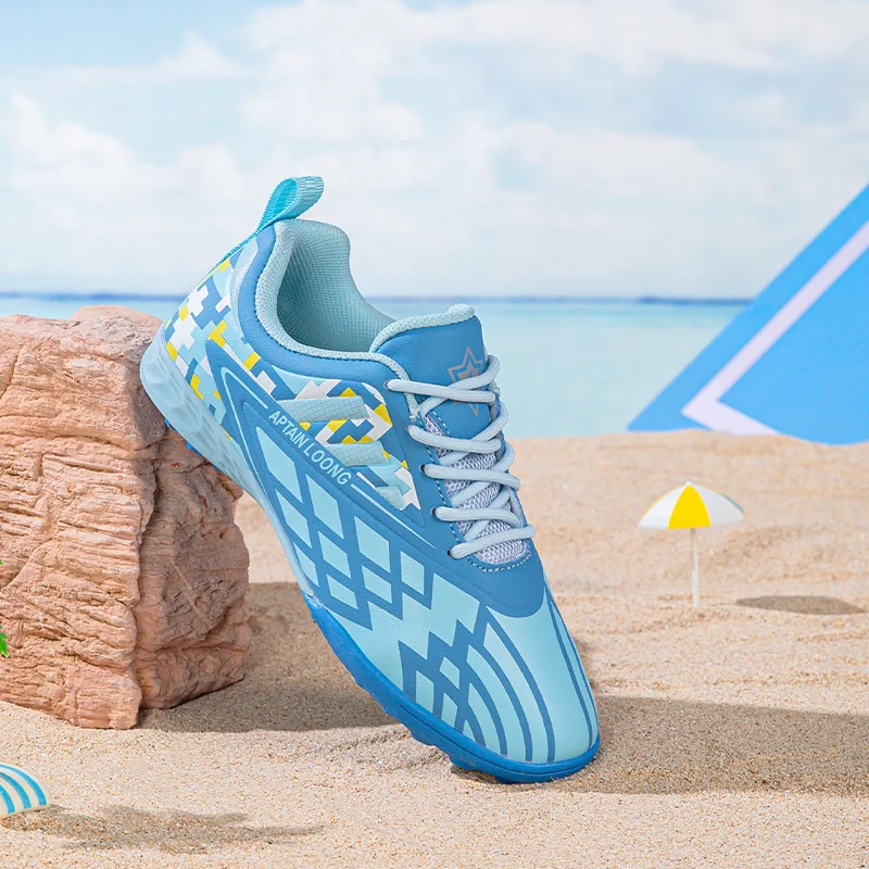 

Пара футбольных бутс для мальчиков с дышащим и удобным верхом, противоскользящей подошвой и шнуровкой, модель JS-8052.