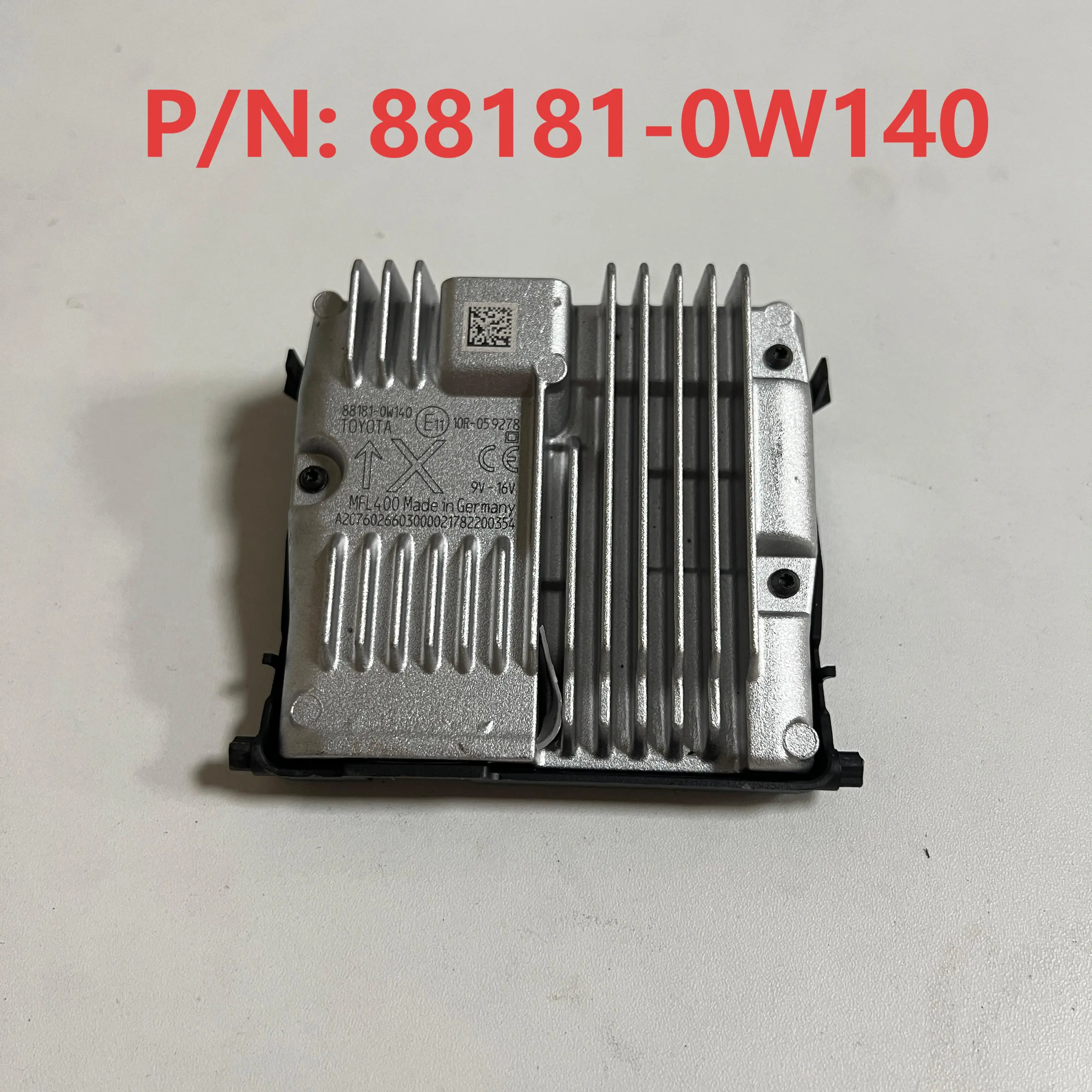 

Датчик предупреждения о столкновении (камера) для Toyota Voxy Noah Esquire 2017-2018, номер детали 88181-0W140