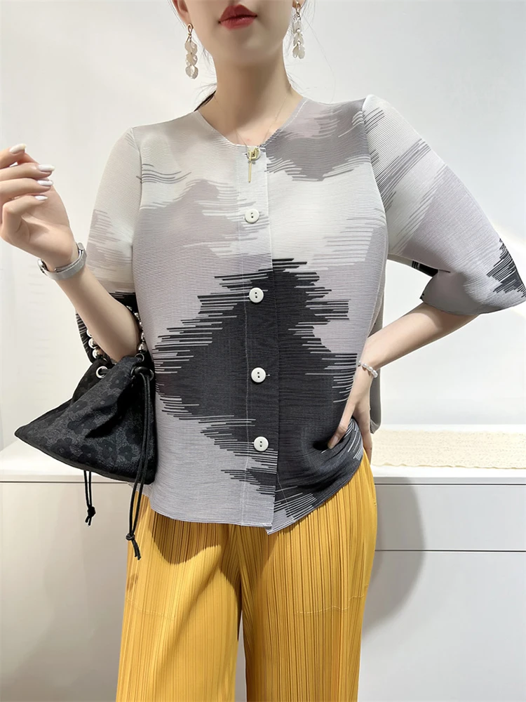 GVUW Pleated Print Shirt Women Half Sleeve Single Breasted Round Collar Loose Elegant New 2024 Versatile Female Clothing 17G6563