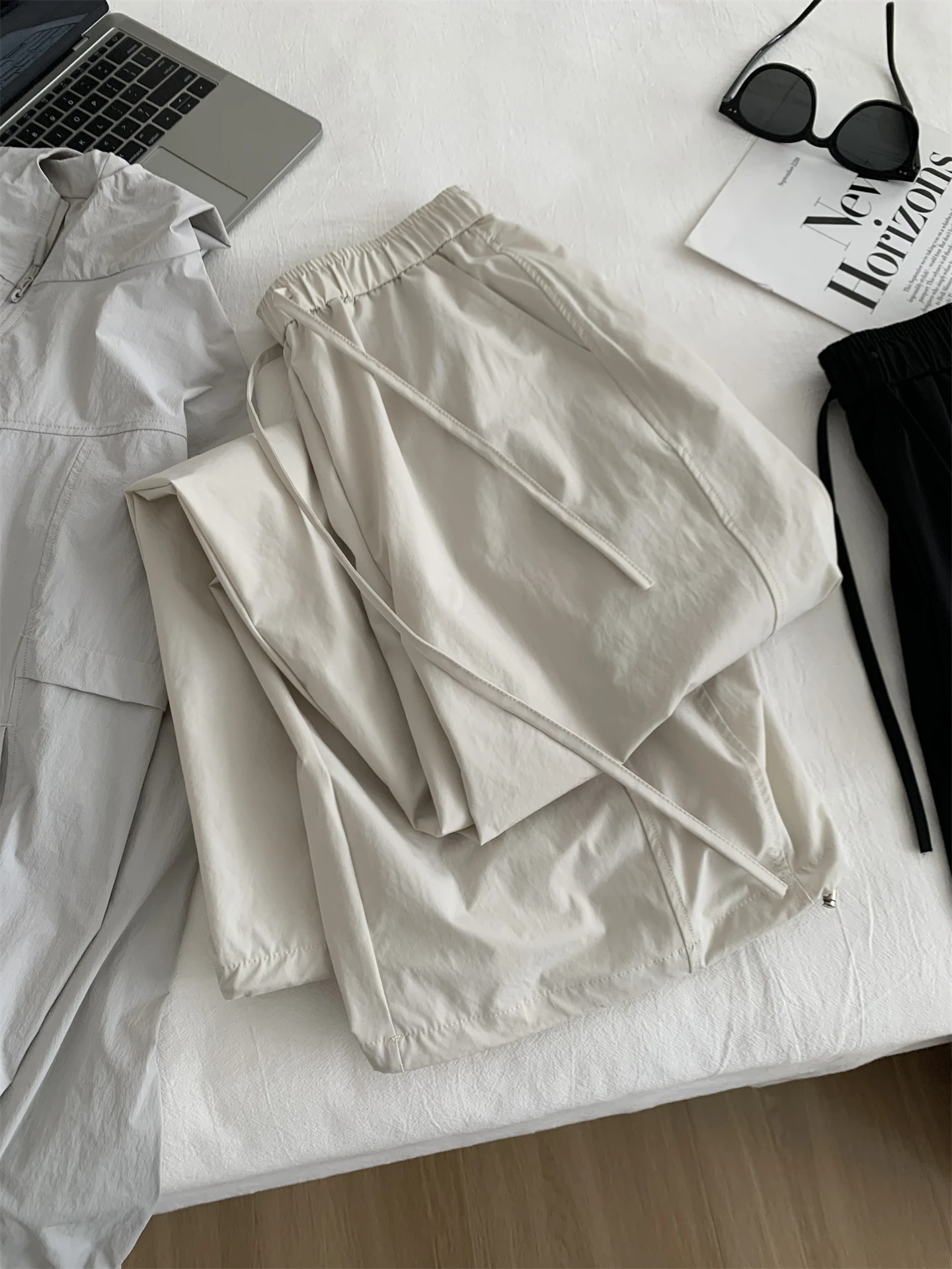 Lightweight Patchwork Curved-leg Cargo Pant Women, Relaxed Fit, Slimming, High-waisted, Wide-leg, Cuffed