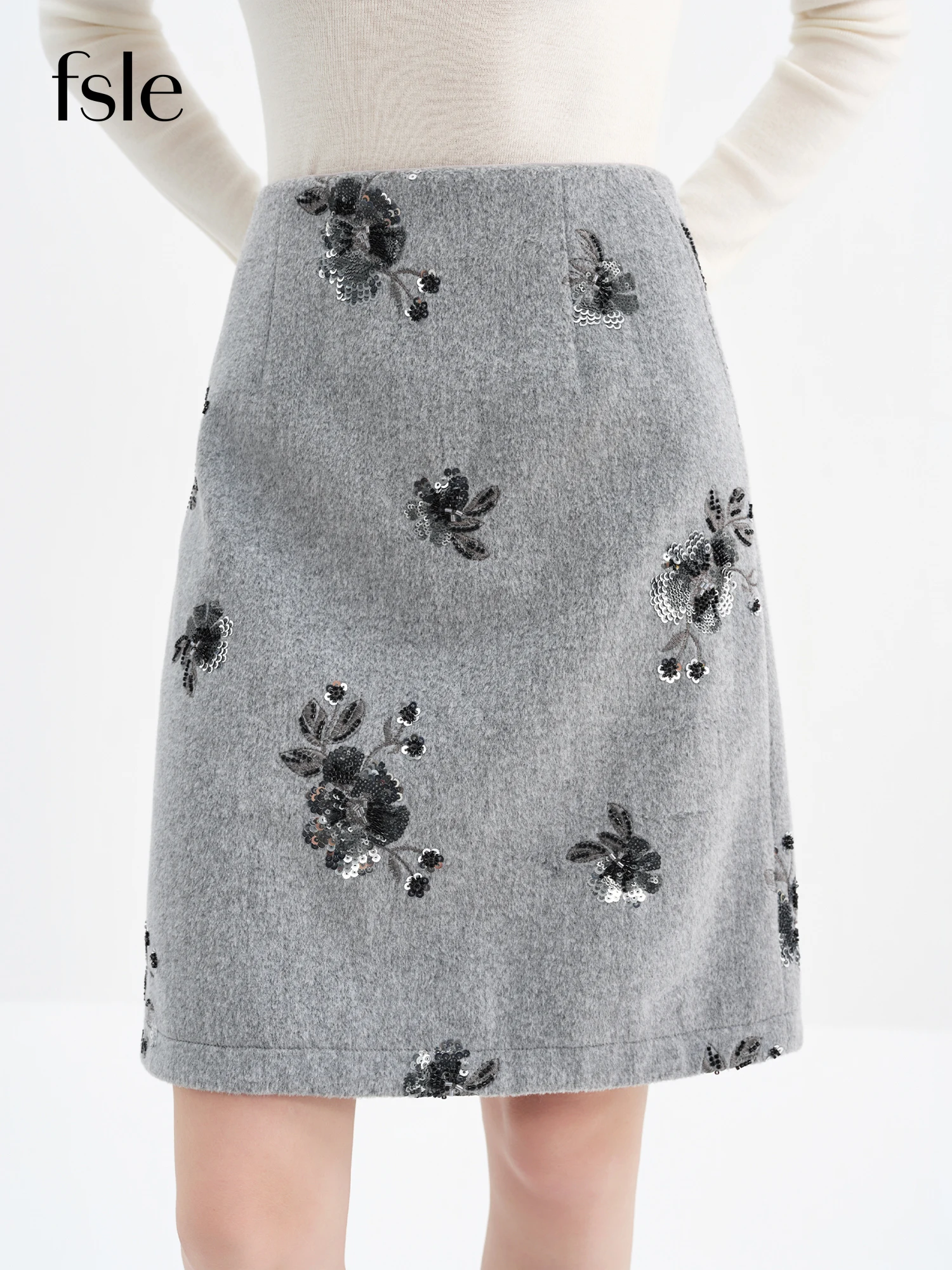 

FSLE 【Premium Series】Vintage Sequin Embroidery Short Skirt with Slightly Fitted Back Winter 2025 New Arrival Grey Skirts