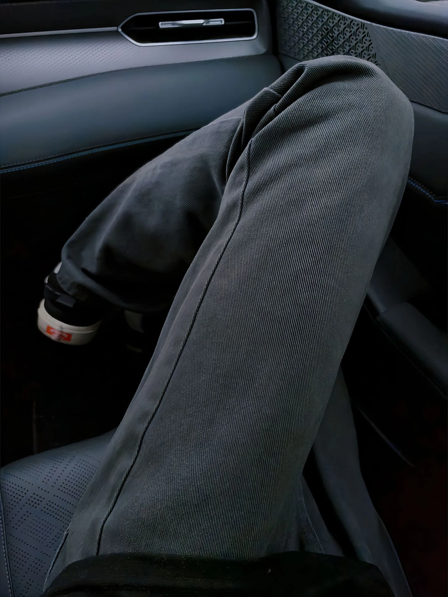 

Washed Black American Style Knife Jeans Men's Slim Fit Straight Leg Micro Flared Pants Cleanfit Low Waist Denim Jeans