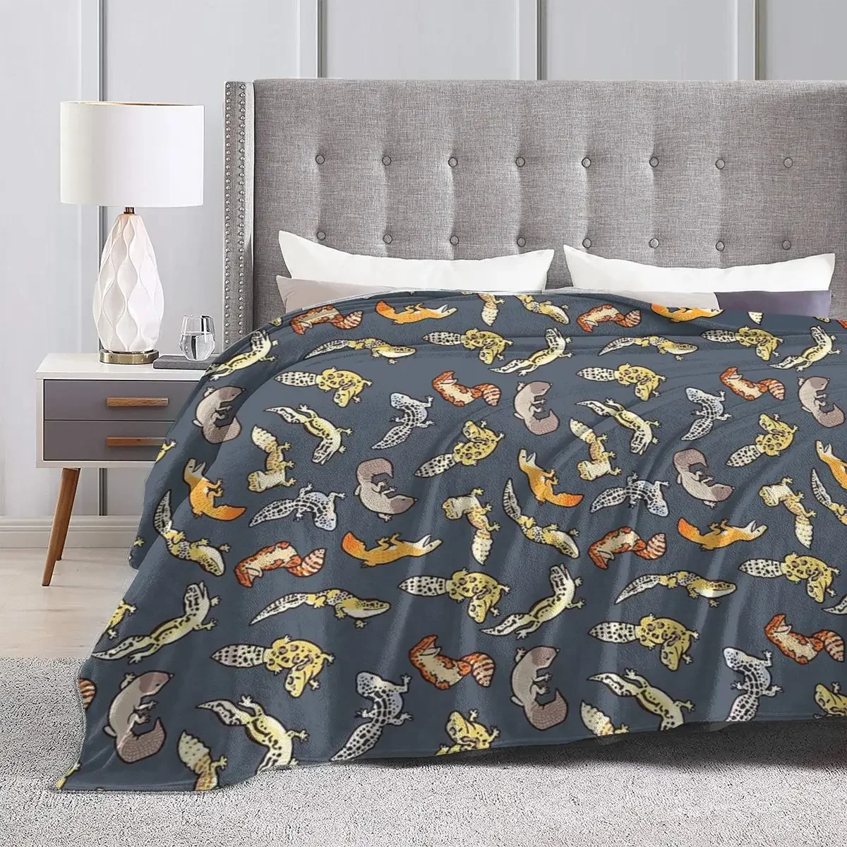 Chub Geckos In Dark Grey Blankets Soft Warm Flannel Throw Blanket Plush for Bed Living room Picnic Travel Home Couch