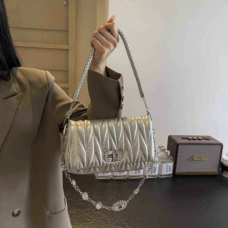 

2025 High-value Cloud Bag | Rhinestone Chain Armpit Bag, Fluffy and Exquisite Small Square Bag