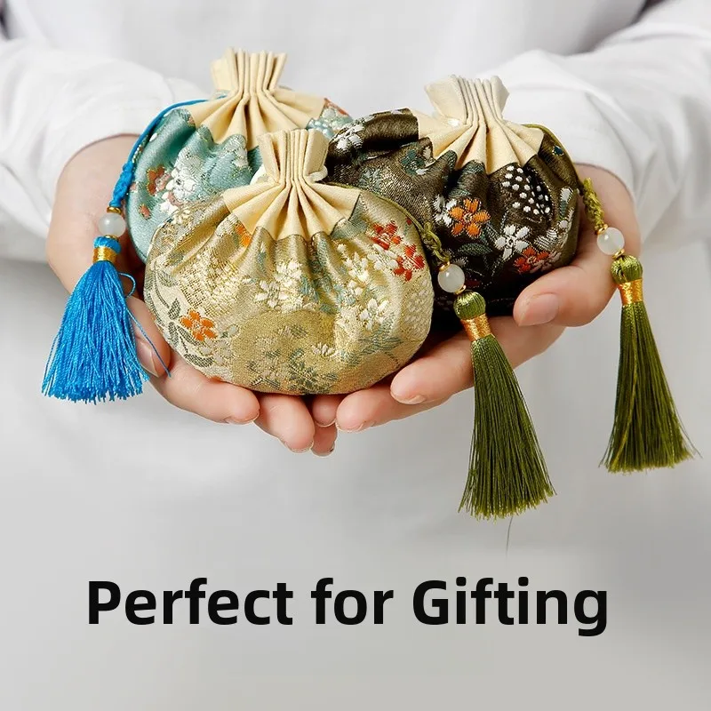 Court Style Silk Embroidered Jewelry Bag Fragrance Pouch Japanese Design Gold Thread Hundred Pouches Unisex Short Sleeve T-Shirt