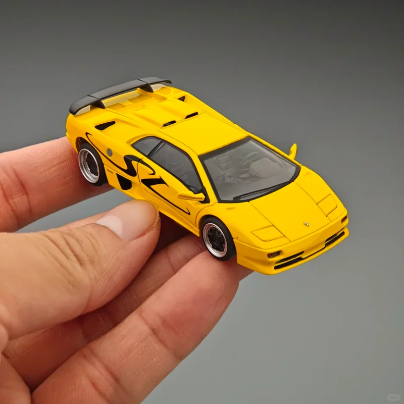 Micro Turbo 1:64 Lamborghini Diablo SV Opening Hood with Removable