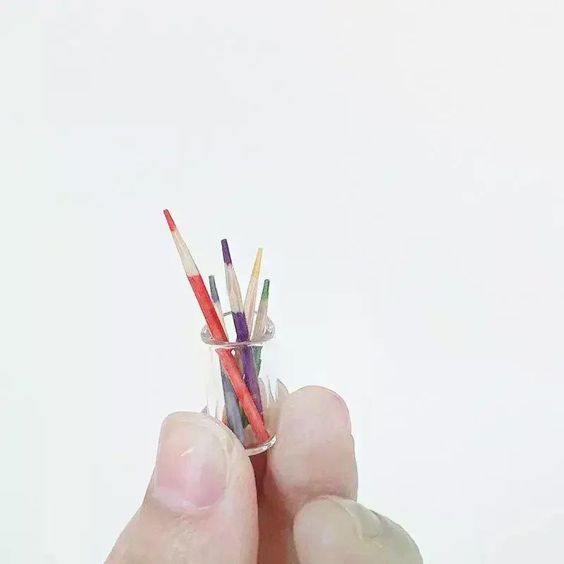 6Pcs Puppenhaus Lernen Szene Zubehör 1:12 Puppenhaus Miniatur Kleine Stift Tasse Halter Mit Farbe Bleistift