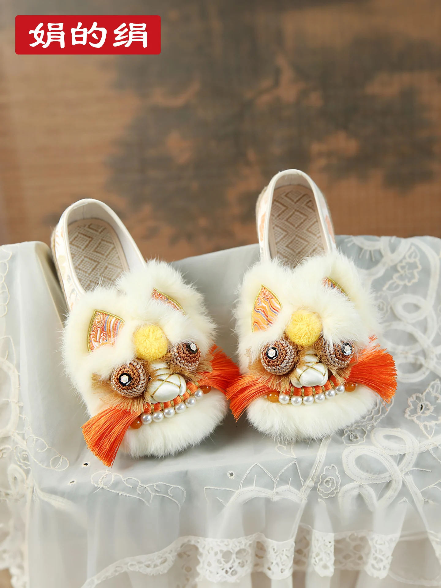 handmade-flat-bottom-embroidered-tiger-head-shoes-women's-folk-style-fluffy-slip-on-shoes-traditional-beijing-cloth-shoes