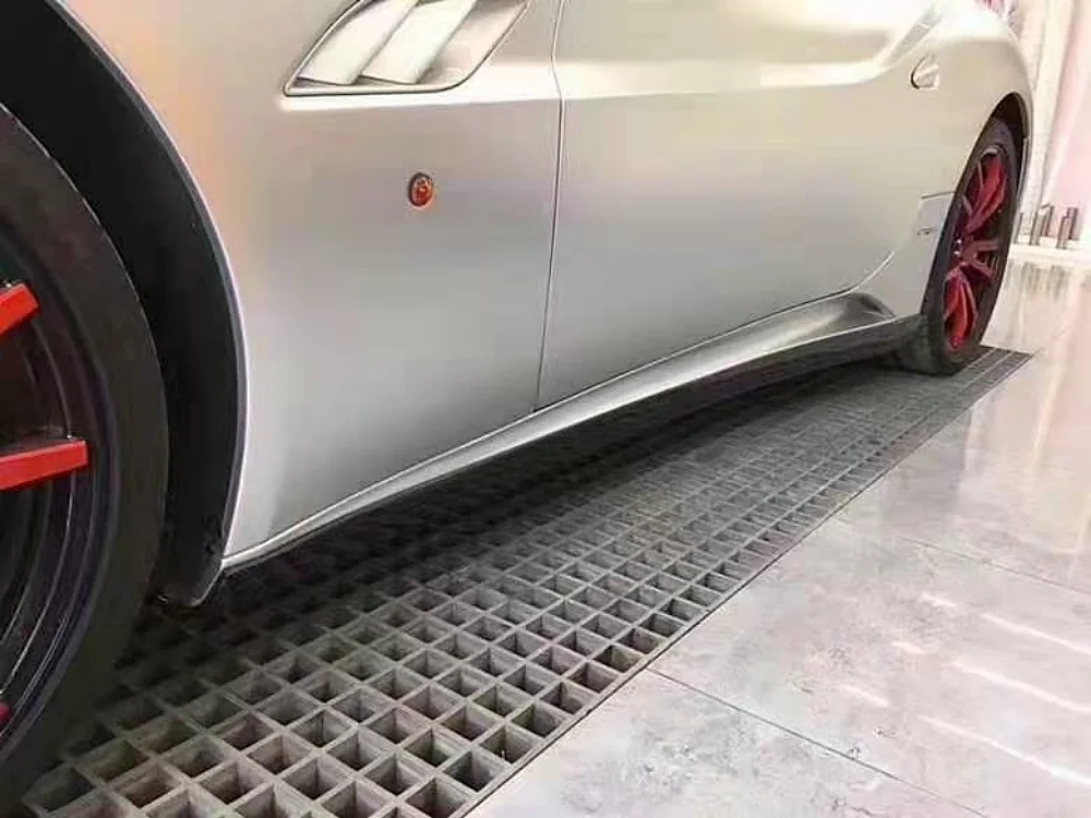 

Suitable for the 09-14 Ferrari California Upgraded Carbon Fiber Side Skirt Door Sill Body Kit