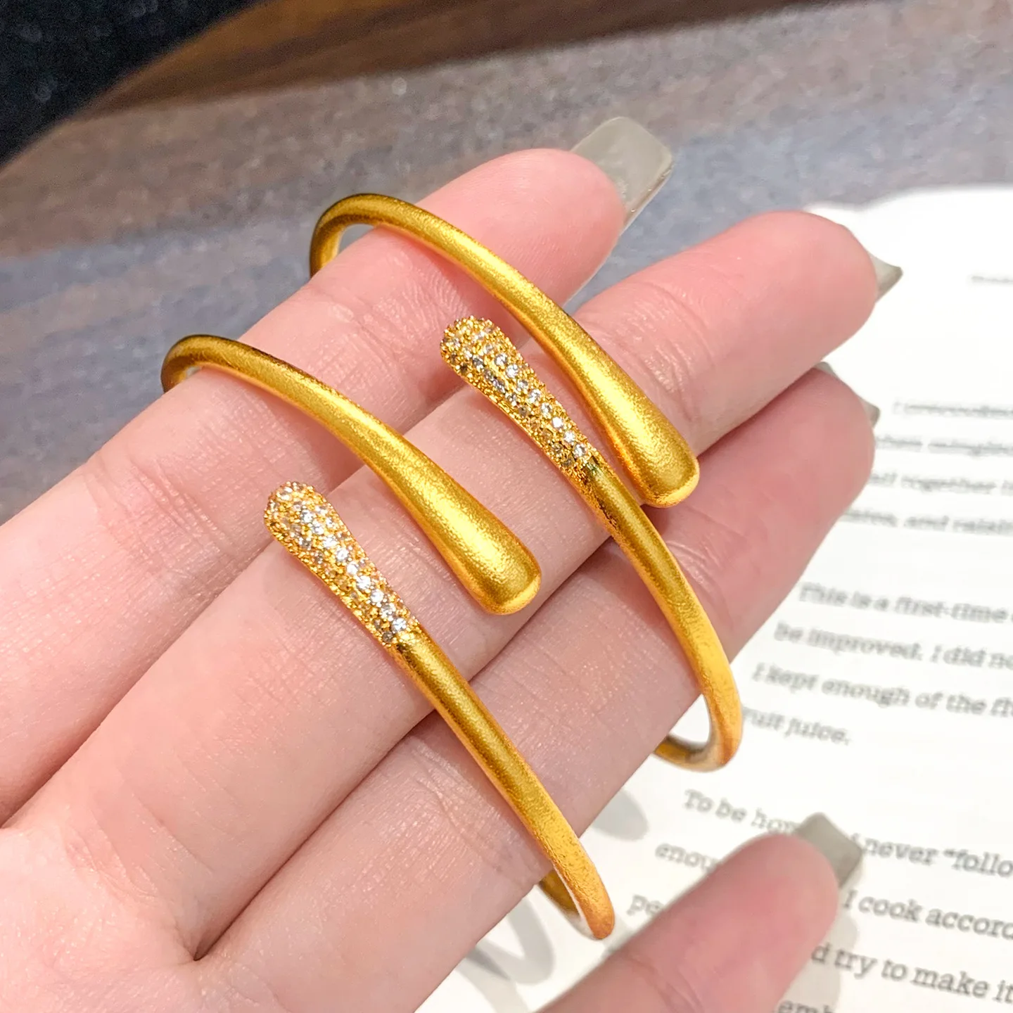 Fashion 18kt Zircon Studded Water Droplet Wristband Bangle for Women Wedding Valentine's Day Birthday Jewelry Bangles Gifts